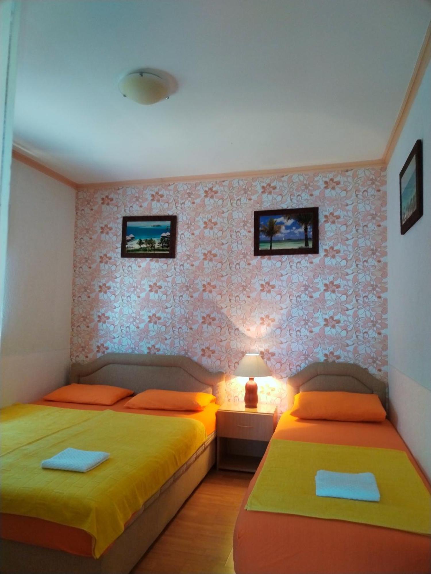 Apartmani Ljubica Utjeha Exterior foto