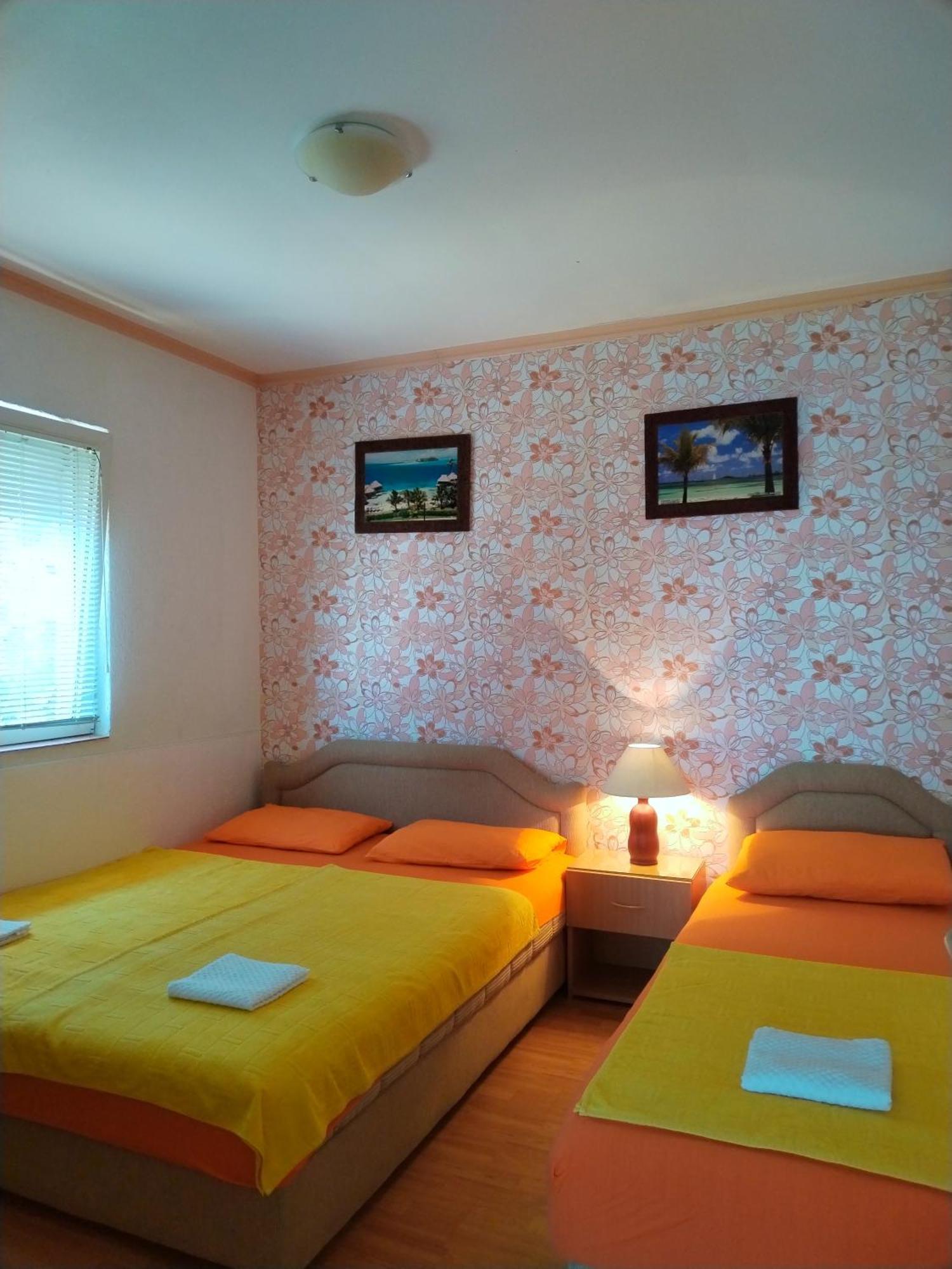 Apartmani Ljubica Utjeha Exterior foto