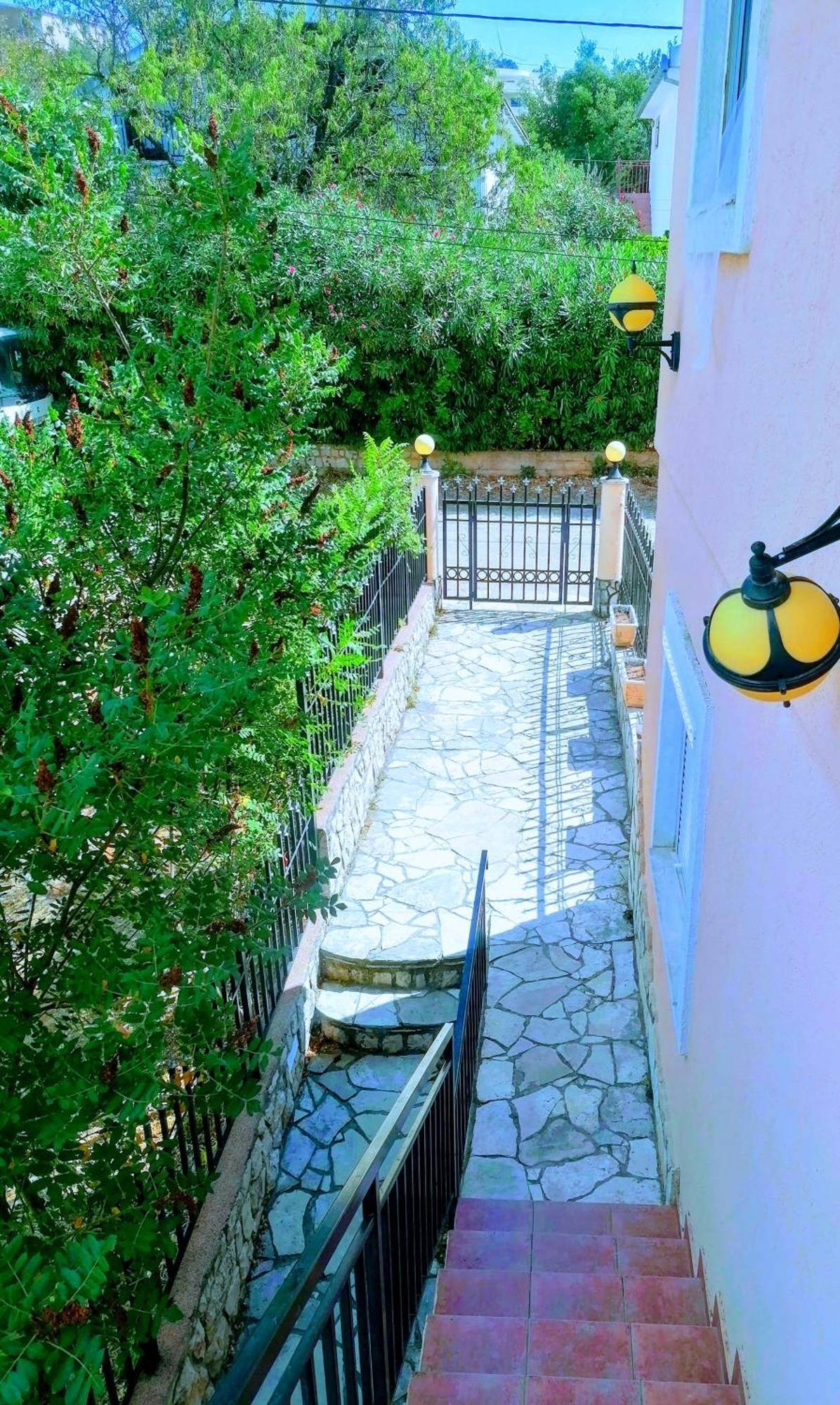 Apartmani Ljubica Utjeha Exterior foto