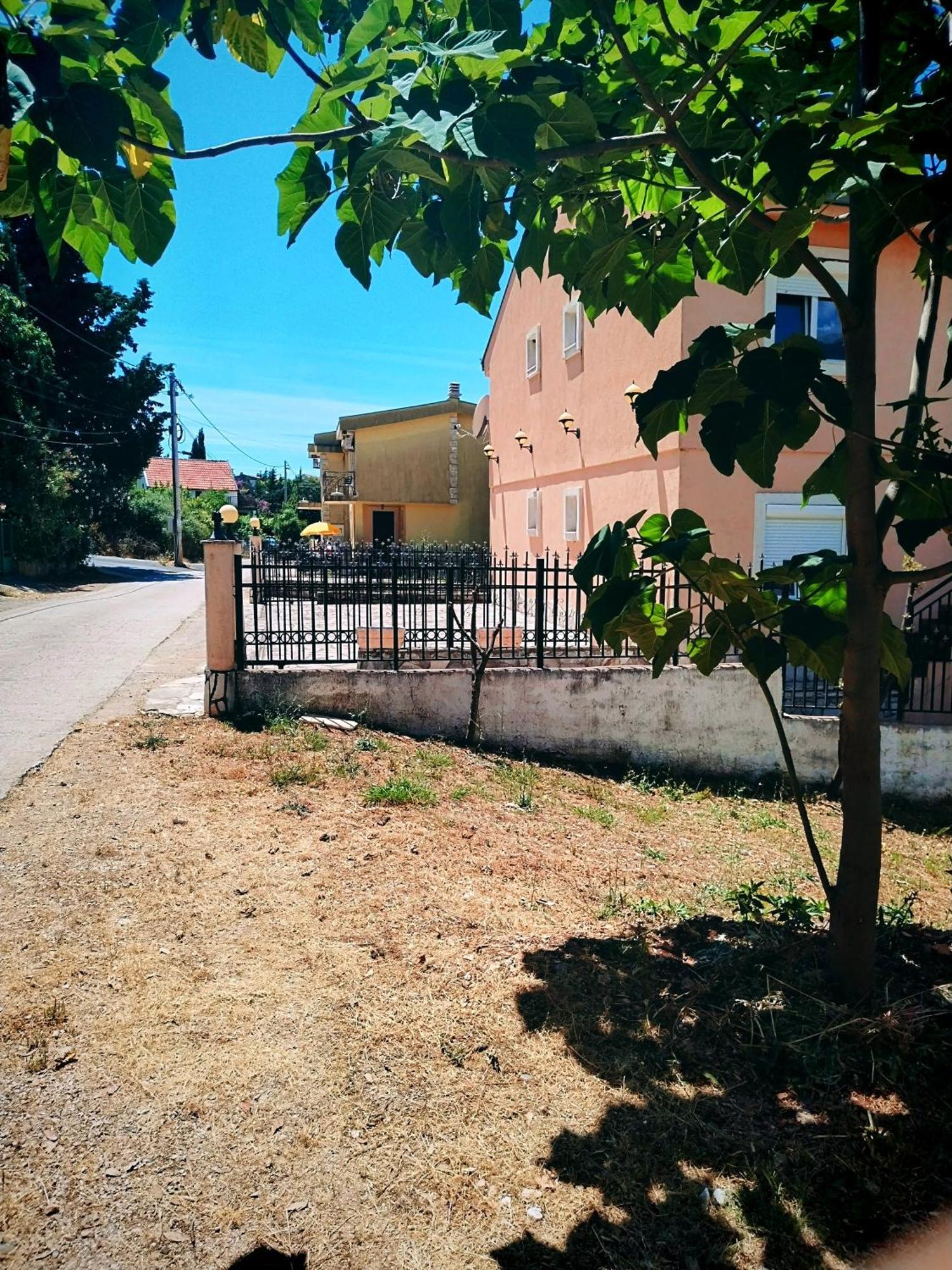 Apartmani Ljubica Utjeha Exterior foto