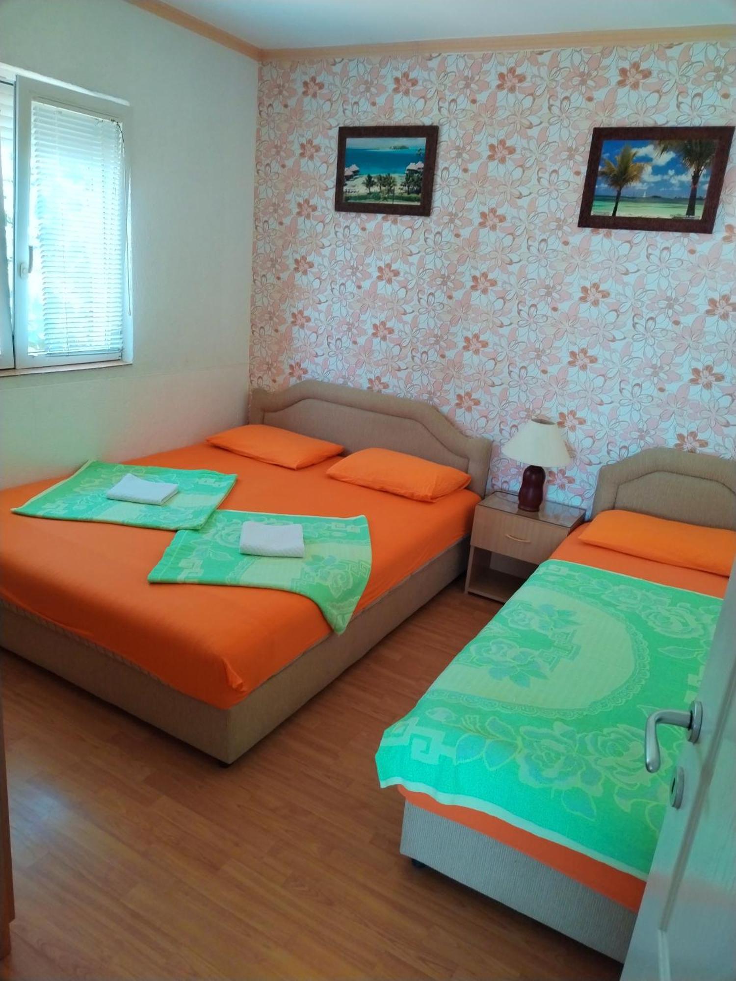 Apartmani Ljubica Utjeha Exterior foto